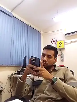 Snapshot of EnriquePersian197 chatting on 02-19-25, 01:18 EnriquePersian197 online show from 02-19-25, 01:18