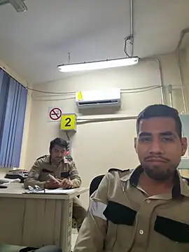 Snapshot of EnriquePersian197 chatting on 03-12-25, 11:20 EnriquePersian197 online show from 03-12-25, 11:20