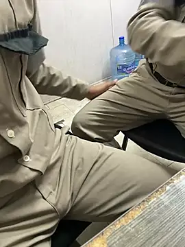 Snapshot of EnriquePersian197 chatting on 03-22-25, 01:32 EnriquePersian197 online show from 03-22-25, 01:32