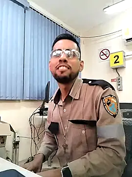 Snapshot of EnriquePersian197 chatting on 10-09-25, 03:21 EnriquePersian197 online show from 10-09-25, 03:21