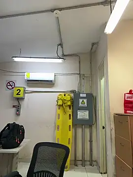 Snapshot of EnriquePersian197 chatting on 10-15-25, 01:06 EnriquePersian197 online show from 10-15-25, 01:06