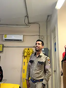 Snapshot of EnriquePersian197 chatting on 10-24-25, 12:19 EnriquePersian197 online show from 10-24-25, 12:19