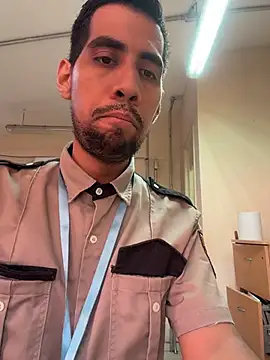 Snapshot of EnriquePersian197 chatting on 06-18-26, 02:54 EnriquePersian197 online show from 06-18-26, 02:54