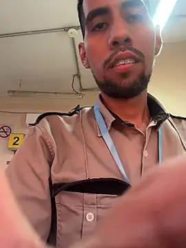 Snapshot of EnriquePersian197 chatting on 06-26-26, 12:04 EnriquePersian197 online show from 06-26-26, 12:04