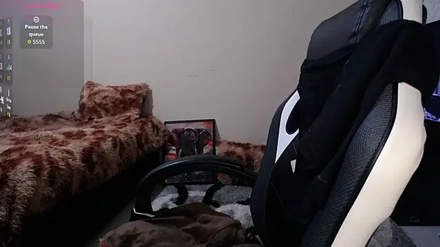 Snapshot of goddess_valXX chatting on 09-17-25, 10:17 goddess valXX online show from 09-17-25, 10:17