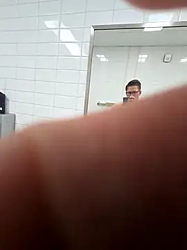 Snapshot of mneuert@xh chatting on 03-02-26, 06:37 mneuertxh online show from 03-02-26, 06:37