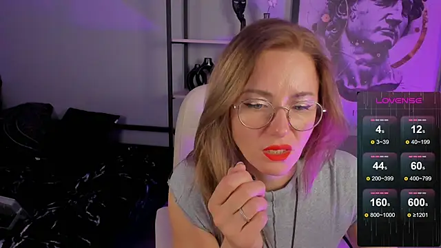 LadyIzabel online show from 10-28-25, 09:35