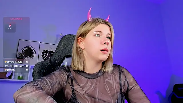 Snapshot of AliceSunday chatting on 12-21-24, 02:15 AliceSunday online show from 12-21-24, 02:15