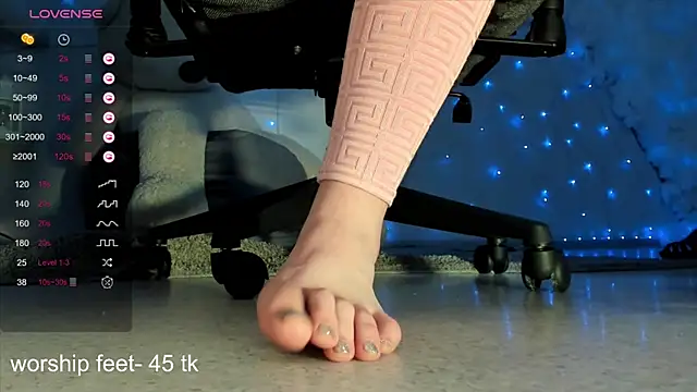 Snapshot of AliceSunday chatting on 12-22-24, 11:22 AliceSunday online show from 12-22-24, 11:22