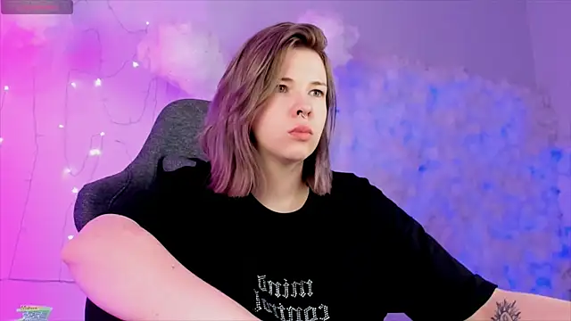 Snapshot of AliceSunday chatting on 01-19-25, 08:07 AliceSunday online show from 01-19-25, 08:07