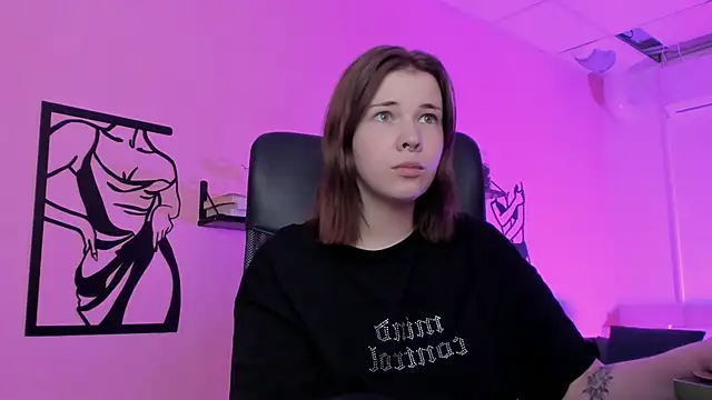 Snapshot of AliceSunday chatting on 02-04-25, 05:01 AliceSunday online show from 02-04-25, 05:01