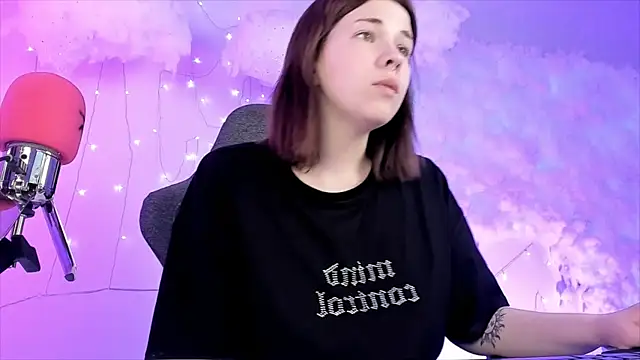 Snapshot of AliceSunday chatting on 02-05-25, 02:16 AliceSunday online show from 02-05-25, 02:16