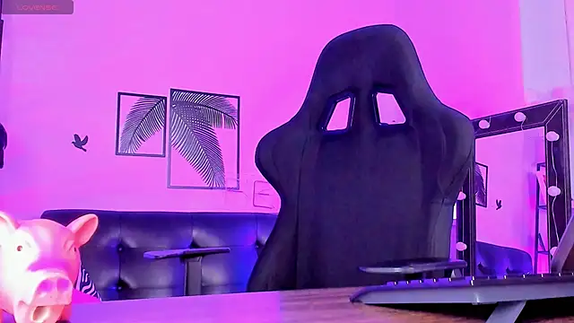 Snapshot of AliceSunday chatting on 02-14-25, 08:21 AliceSunday online show from 02-14-25, 08:21