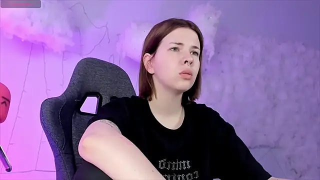 Snapshot of AliceSunday chatting on 02-15-25, 08:11 AliceSunday online show from 02-15-25, 08:11