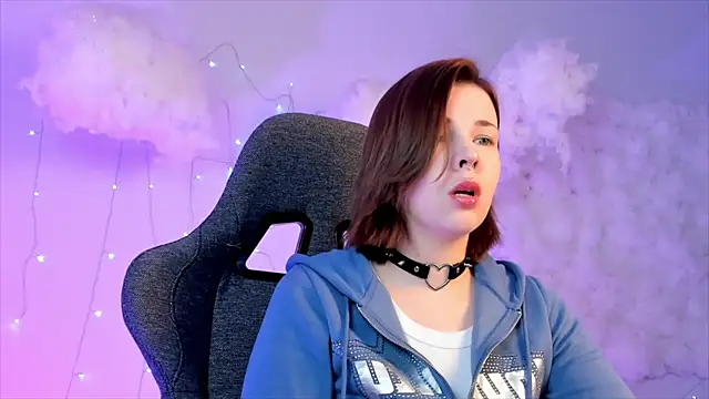 Snapshot of AliceSunday chatting on 02-25-25, 02:11 AliceSunday online show from 02-25-25, 02:11