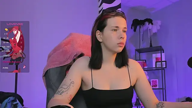 Snapshot of AliceSunday chatting on 09-19-25, 10:05 AliceSunday online show from 09-19-25, 10:05