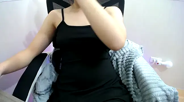 Snapshot of Milk-babier chatting on 02-13-25, 03:39 Milk-babier online show from 02-13-25, 03:39