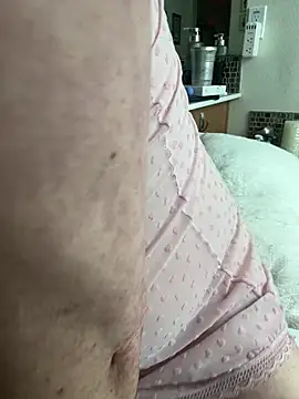 Snapshot of NinasNylonz chatting on 02-27-25, 09:04 NinasNylonz online show from 02-27-25, 09:04