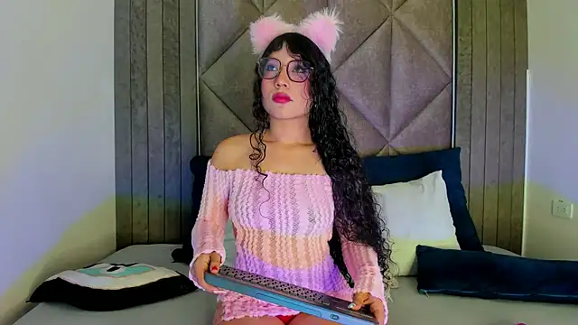 BriaConner  online show from 02-08-25, 02:47