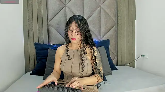 BriaConner  online show from 02-13-25, 04:00