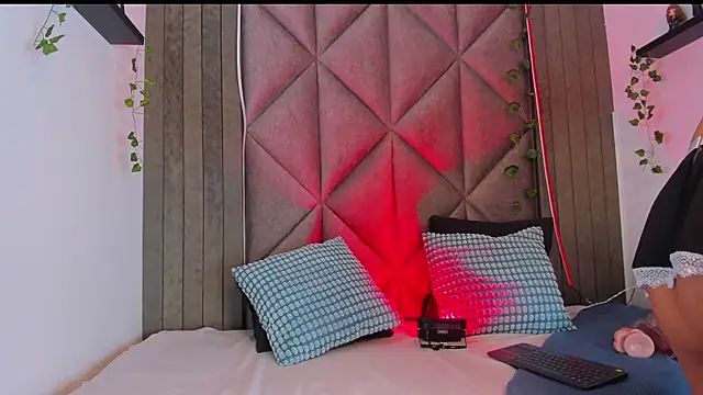 BriaConner  online show from 11-10-25, 02:10