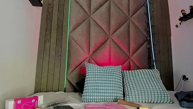 BriaConner  online show from 12-19-25, 03:02