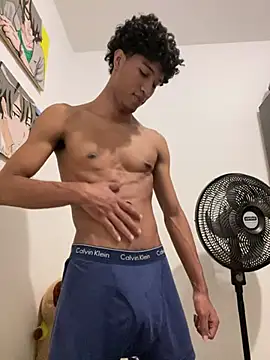 Snapshot of Masterikee chatting on 12-08-24, 01:56 Masterikee online show from 12-08-24, 01:56