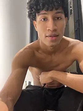 Snapshot of Masterikee chatting on 12-14-24, 03:29 Masterikee online show from 12-14-24, 03:29