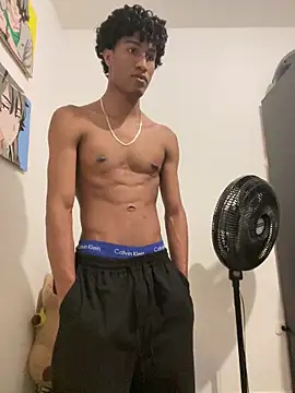 Snapshot of Masterikee chatting on 01-01-25, 01:04 Masterikee online show from 01-01-25, 01:04