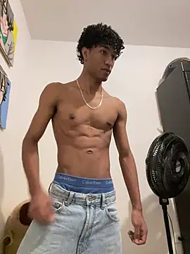 Snapshot of Masterikee chatting on 01-06-25, 04:34 Masterikee online show from 01-06-25, 04:34