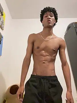 Snapshot of Masterikee chatting on 02-08-25, 01:22 Masterikee online show from 02-08-25, 01:22