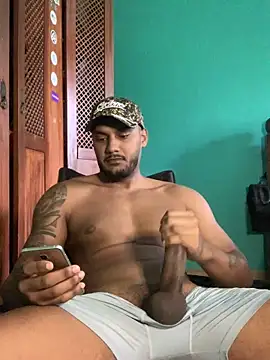 Snapshot of Pinocchiu chatting on 12-11-24, 02:44 Pinocchiu online show from 12-11-24, 02:44