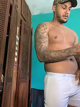 Snapshot of Pinocchiu chatting on 12-12-24, 01:17 Pinocchiu online show from 12-12-24, 01:17