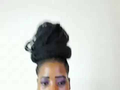 Snapshot of CUPCAKE05 chatting on 12-17-24, 08:23 CUPCAKE05 online show from 12-17-24, 08:23