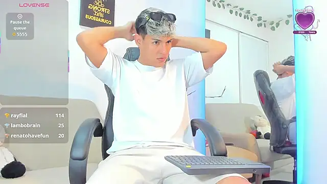 Snapshot of ryan_carter08 chatting on 09-15-25, 02:11 ryan carter08 online show from 09-15-25, 02:11