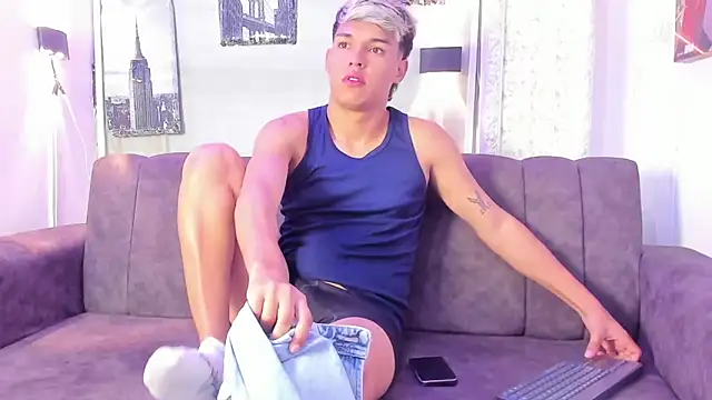 Snapshot of ryan_carter08 chatting on 09-28-25, 12:54 ryan carter08 online show from 09-28-25, 12:54