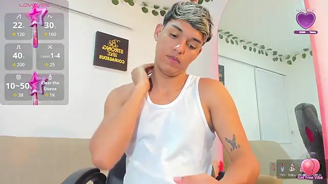 Snapshot of ryan_carter08 chatting on 10-13-25, 02:44 ryan carter08 online show from 10-13-25, 02:44