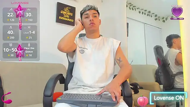 Snapshot of ryan_carter08 chatting on 10-26-25, 01:33 ryan carter08 online show from 10-26-25, 01:33