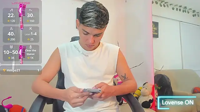 Snapshot of ryan_carter08 chatting on 11-21-25, 03:27 ryan carter08 online show from 11-21-25, 03:27