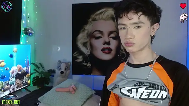 maxiy 001 online show from 05-17-26, 02:20