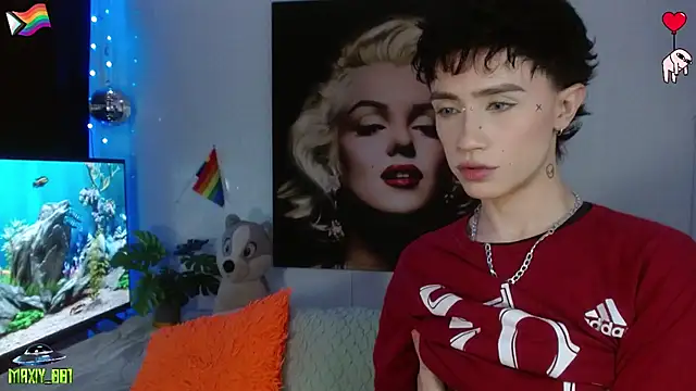 maxiy 001 online show from 06-23-26, 12:19