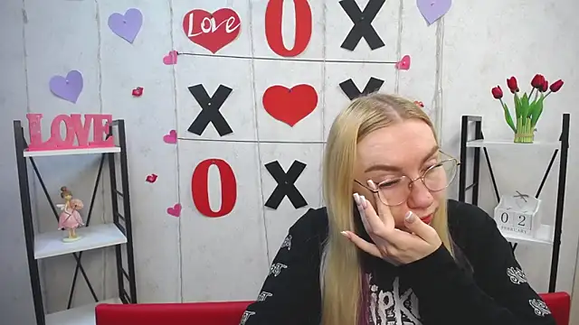 Snapshot of BeatriceFly chatting on 02-02-25, 06:15 BeatriceFly online show from 02-02-25, 06:15