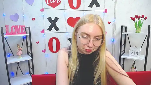 Snapshot of BeatriceFly chatting on 02-25-25, 12:24 BeatriceFly online show from 02-25-25, 12:24