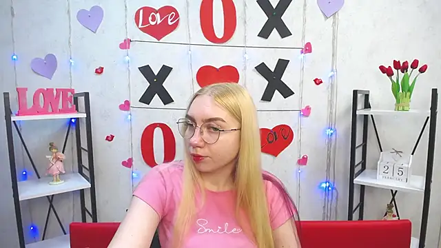 Snapshot of BeatriceFly chatting on 02-25-25, 03:49 BeatriceFly online show from 02-25-25, 03:49