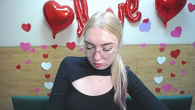 Snapshot of BeatriceFly chatting on 03-09-25, 03:16 BeatriceFly online show from 03-09-25, 03:16