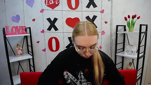 Snapshot of BeatriceFly chatting on 03-10-25, 06:27 BeatriceFly online show from 03-10-25, 06:27