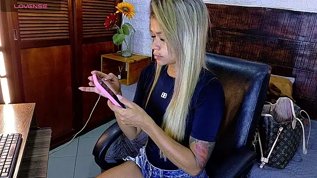 Celeste sanz online show from 11-29-25, 10:18