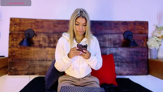 Celeste sanz online show from 04-14-26, 09:59