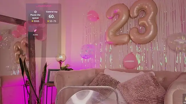 Snapshot of DahianaWalcott chatting on 10-21-25, 05:57 DahianaWalcott online show from 10-21-25, 05:57