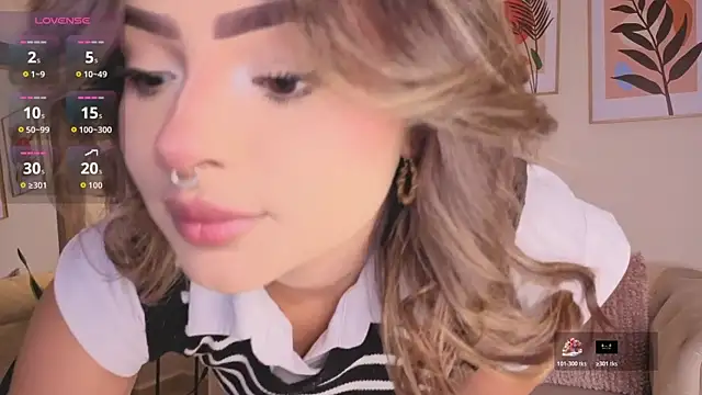 Snapshot of DahianaWalcott chatting on 11-27-25, 08:44 DahianaWalcott online show from 11-27-25, 08:44